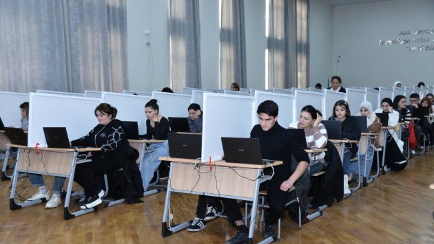İlk dəfə elektron qaydada eksternat imtahanları KEÇİRİLDİ