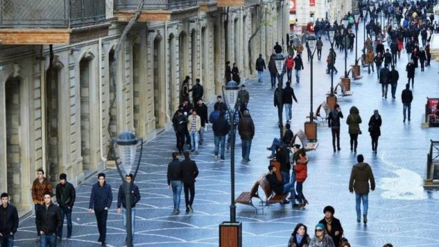 Azərbaycanda əhalinin artım tempi azalır - Çıxış yolları varmı?