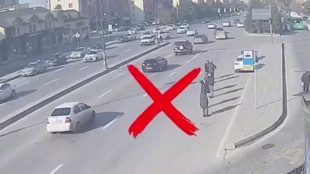 Yol polisindən avtobusu belə gözləyən piyadalara MÜRACİƏT &ndash; VİDEO