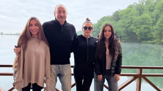 Prezident ailəsinin Qəbələdən səmimi FOTOSU