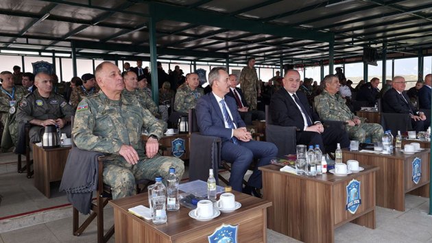 Zakir Həsənov gecə vaxtı düşmən gəmisinin ələ keçirilməsini izlədi &ndash; &ldquo;EFES-2026&rdquo;dan GÖRÜNTÜLƏR