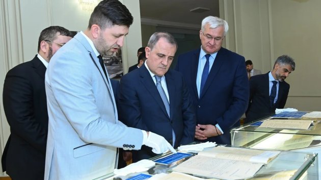 Ceyhun Bayramov Ukrayna XİN-də Azərbaycana dair arxiv sənədlərlə tanış oldu &ndash; FOTO