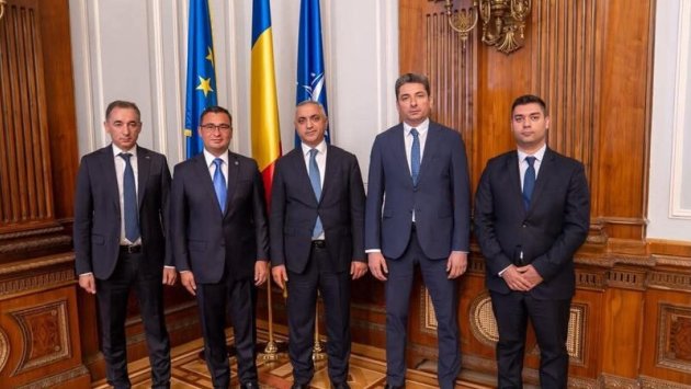 Prezidentin xüsusi nümayəndəsi Rumıniya Parlamentinin deputatları ilə görüşdü - FOTO