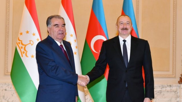 İlham Əliyev Emoməli Rəhmonu təbrik etdi