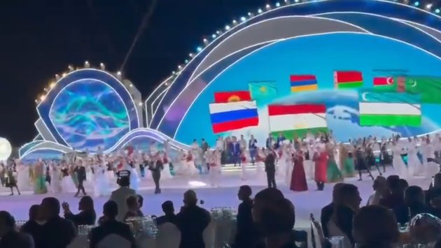 Dövlət başçıları Türkmənistanda konsert proqramında - VİDEO
