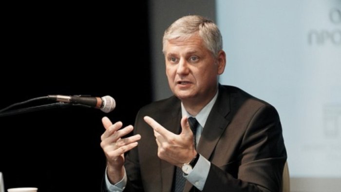 Semiz rus boshligini yaladi