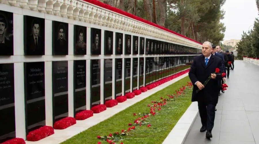 DTX-nin əməkdaşları Şəhidlər Xiyabanında - FOTO/VİDEO