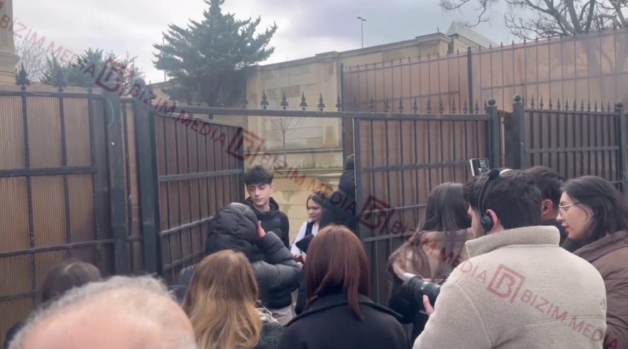 Silahlı insidentin baş verdiyi liseydən görüntülər &ndash; VİDEO