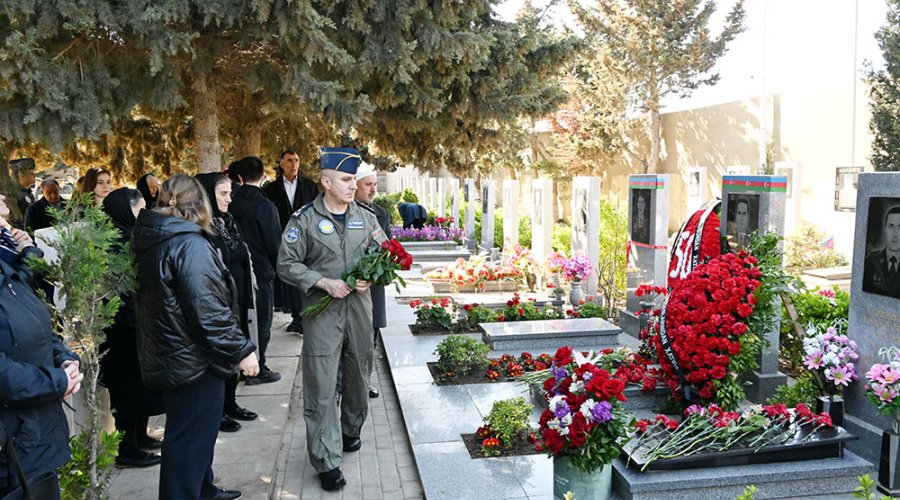 Aprel döyüşlərinin qəhrəman pilotları anıldı &ndash; FOTO/VİDEO