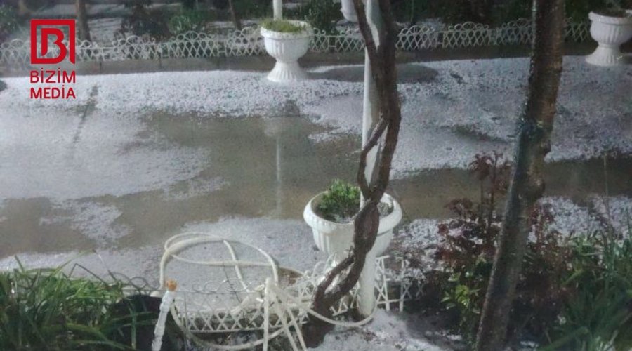 Bakıya ilk dəfədir belə DOLU YAĞIR - VİDEO