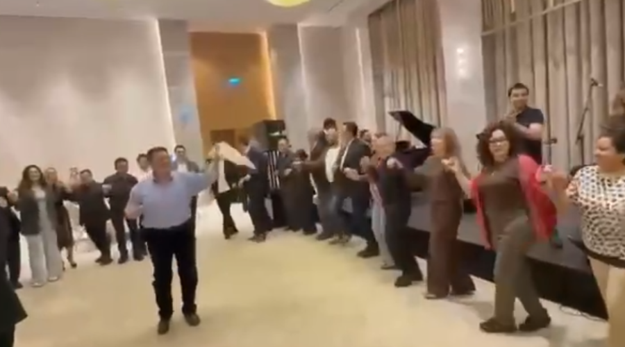 Xarici diplomatlar Şuşada yallı getdilər - VİDEO