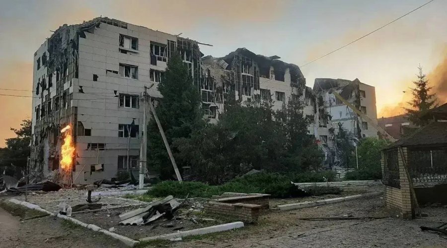 Ukrayna Luqanskda kolleci dronla vurdu: Ölənlər var &ndash; FOTO/VİDEO