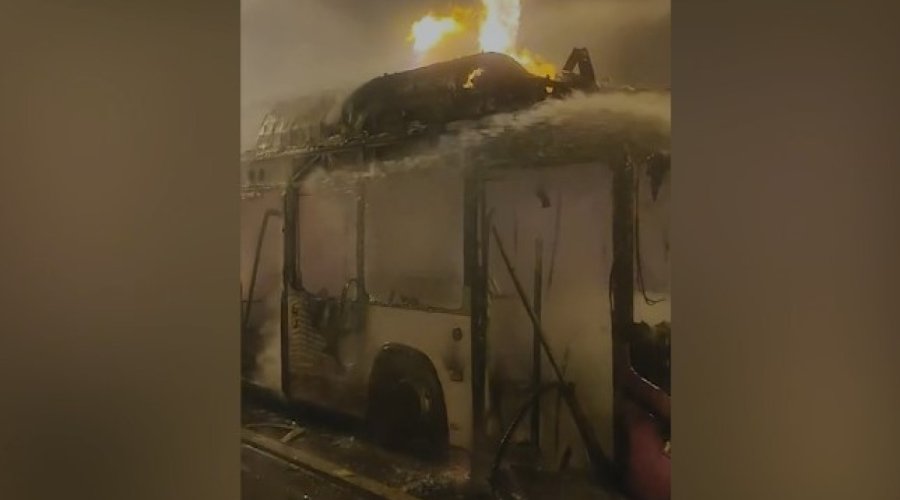 Bakının mərkəzində avtobus yandı &ndash; VİDEO