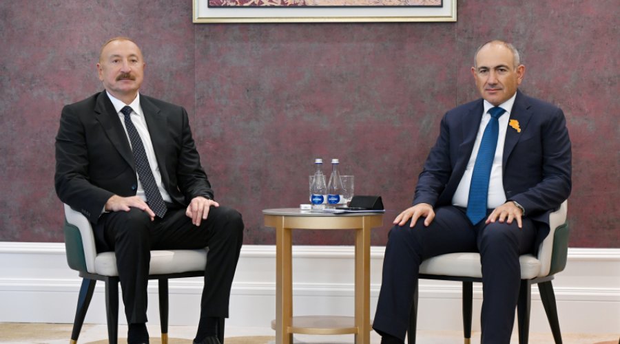 İlham Əliyevlə Paşinyan arasında görüş keçirildi - FOTO/VİDEO