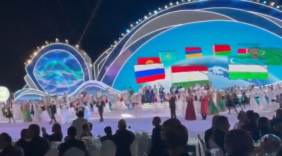 Dövlət başçıları Türkmənistanda konsert proqramında - VİDEO